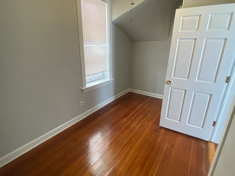2326 N Sacramento Ave #1 — Photo 5