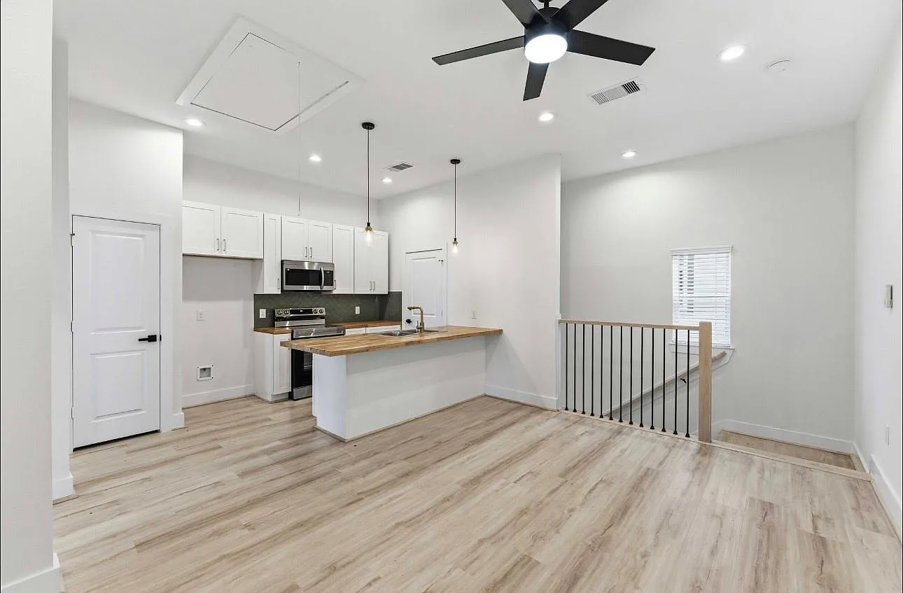 1 bed, 1.0 bath, 2169 sqft, $1,900 — Photo 3