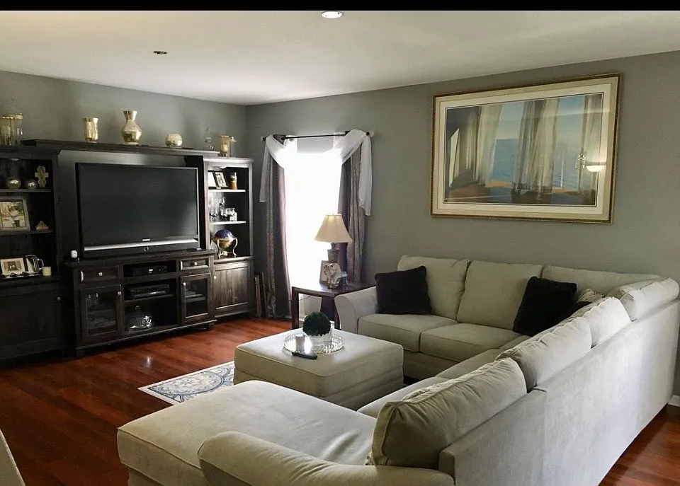 4 bed, 2.5 bath, 2140 sqft, $2,500 — Photo 2