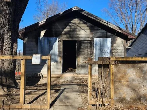 8602 Smart Ave, Kansas City, MO 64125