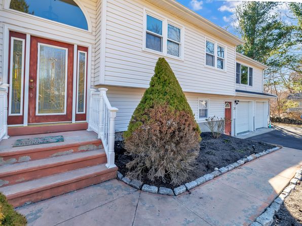 49 Sunrise Cir, Shelton, CT 06484