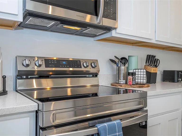 686 Longboat Dr — Photo 16