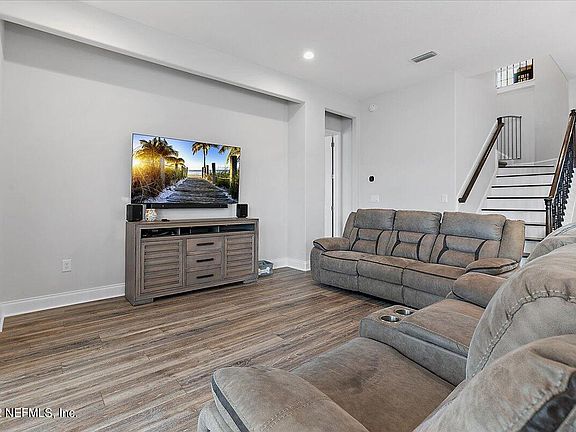 5th image of 476 SILVERLEAF VILLAGE Drive