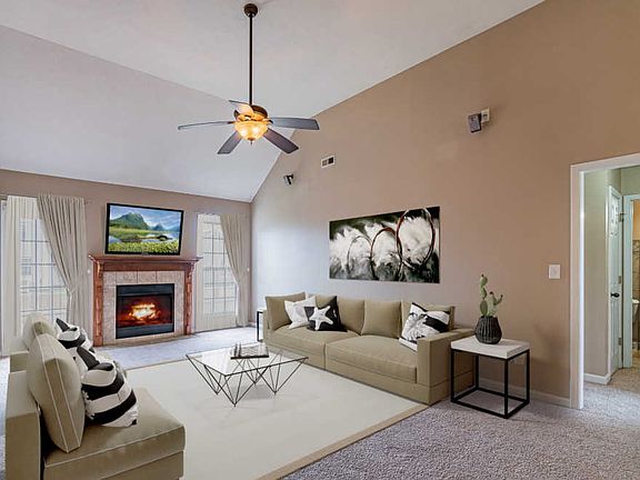 2nd image of 520 Oakmont Dr