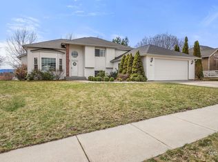 393 Pintail Ln, Moscow, ID 83843