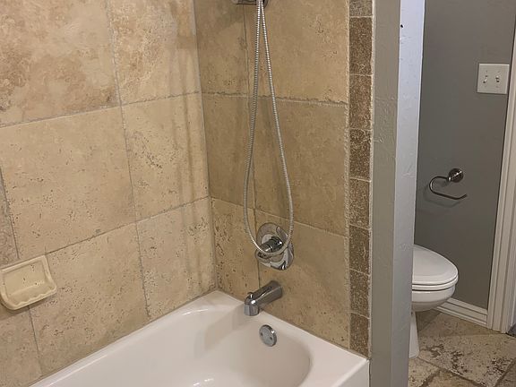 4th image of 805 Samantha Ln