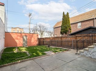 60-30 56th Dr, Maspeth, NY 11378
