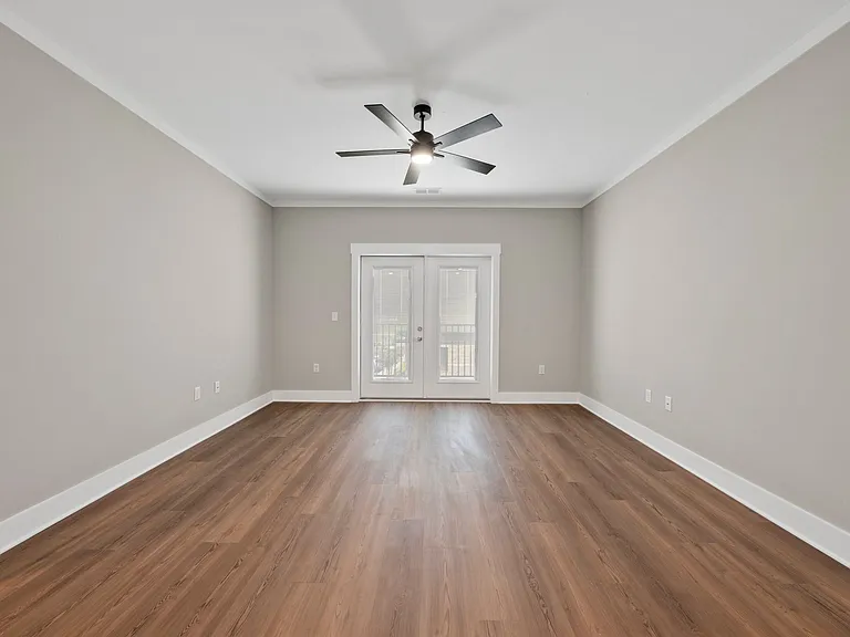 Mount Victor Olde Towne Luxury Apartments — Photo 155