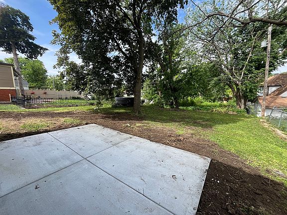 3rd image of 708 N 41st St