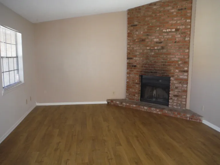 43738 Mona St — Photo 5