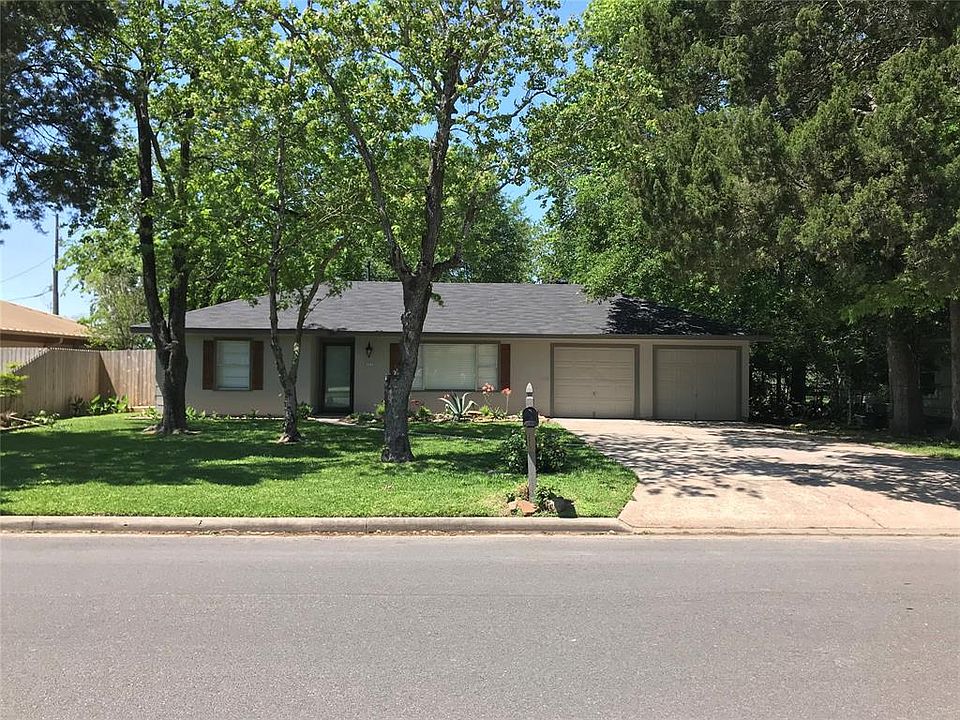 1st image of 202 Baker Dr