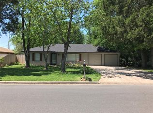 202 Baker Dr, Tomball, TX 77375