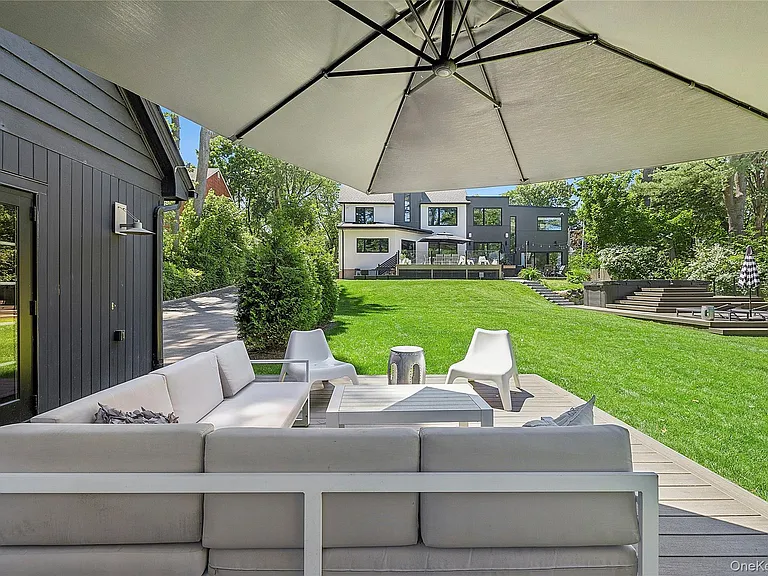 112 Huntington Rd — Photo 23