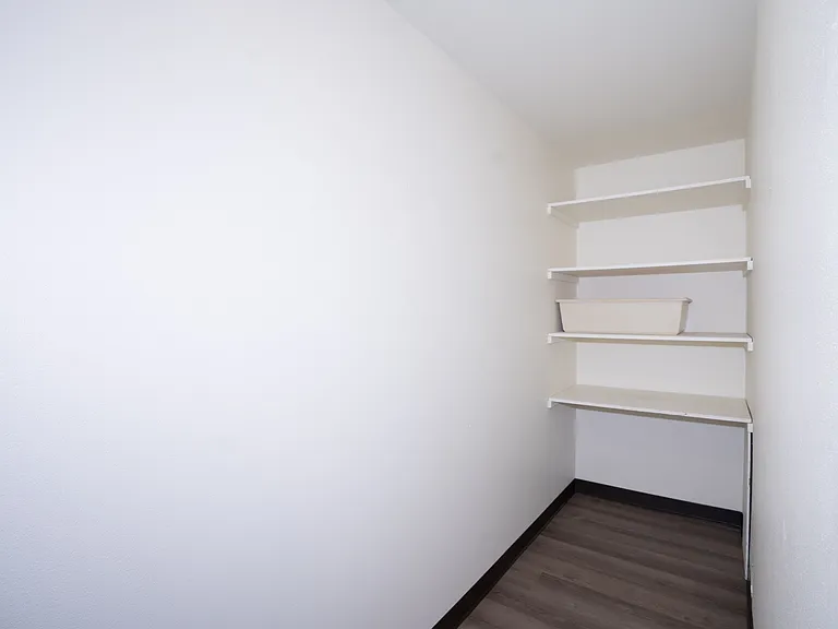 Fargo, ND Country Club Apartments | 21B | Closet