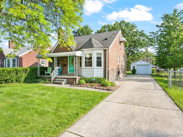 22601 Colony St, Saint Clair Shores, MI 48080