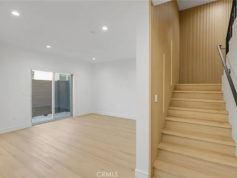 4853 Woodman Ave — Photo 8