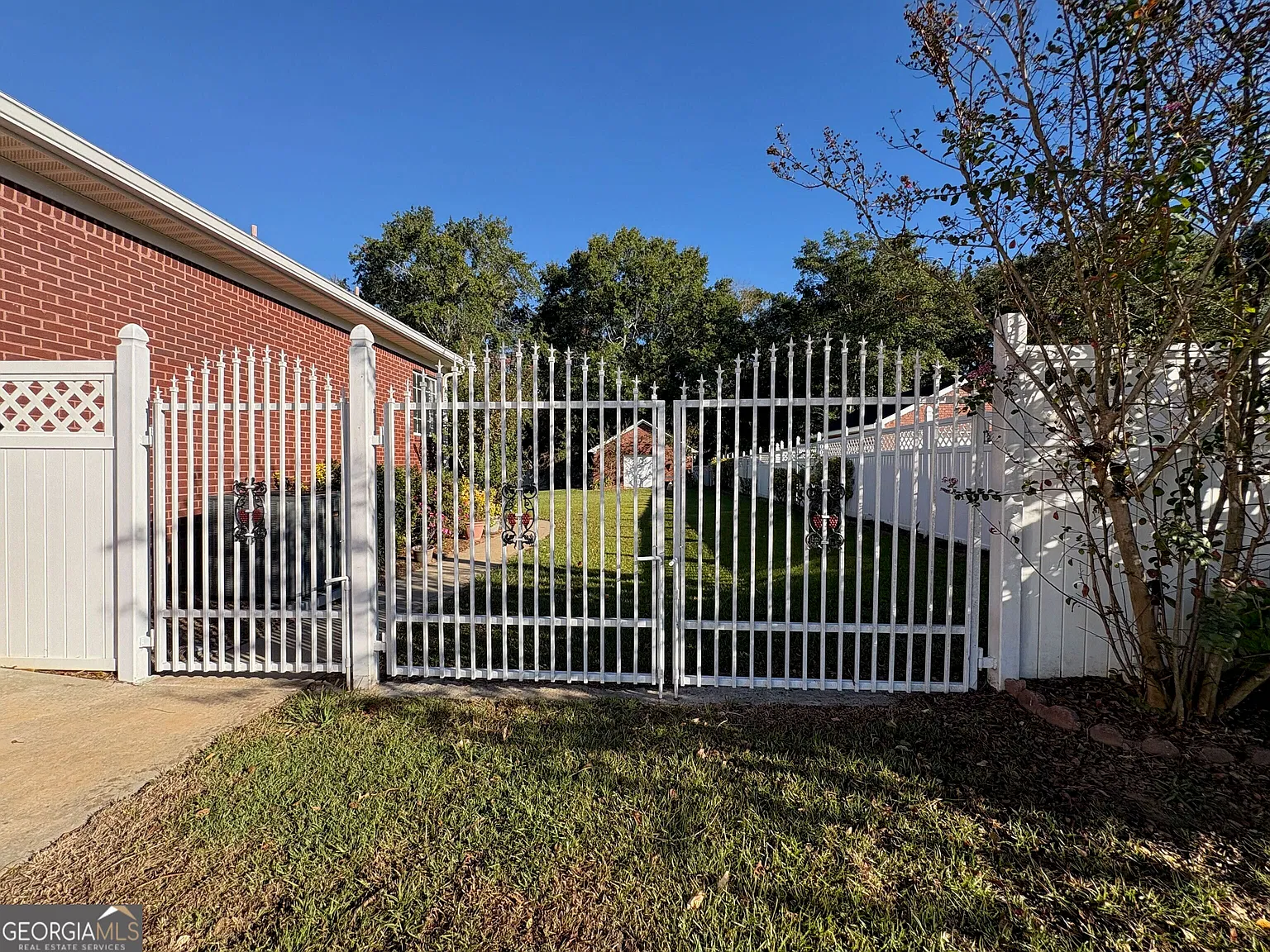 4 bed, 3.5 bath, 2004 sqft, $2,600 — Photo 3