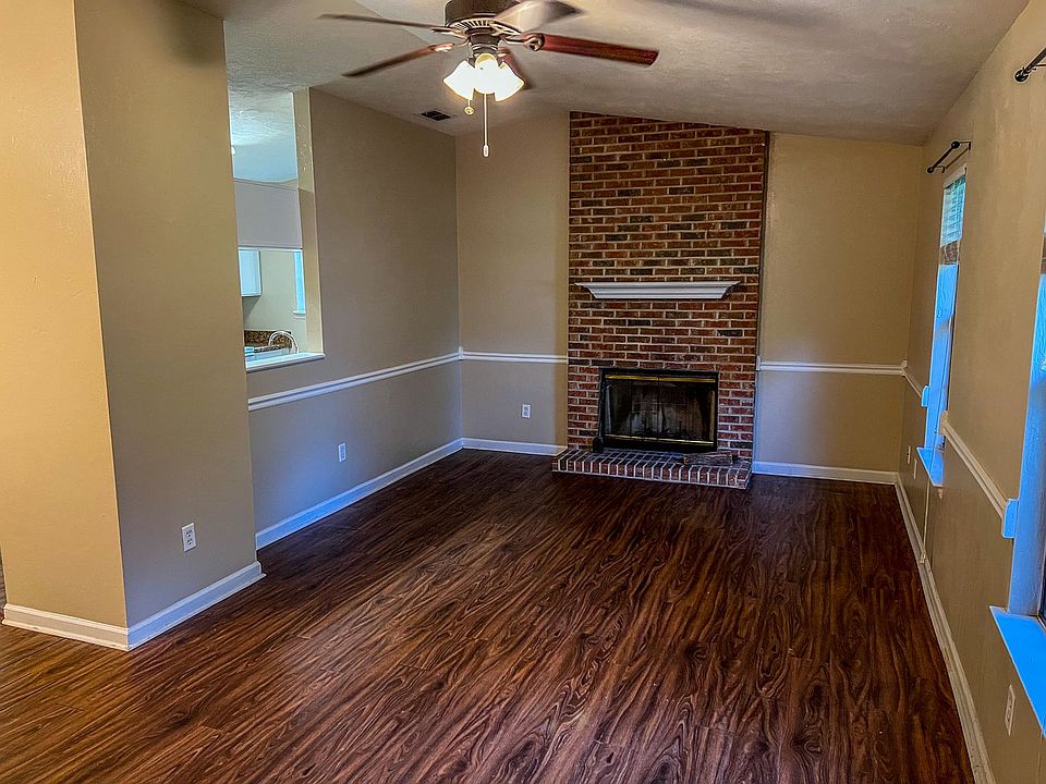 1st image of 2252 Claremont Ln