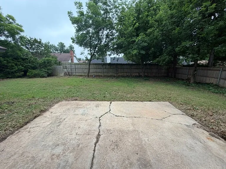 1918 Oakhill Dr — Photo 11