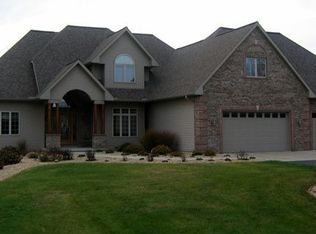 S4158 Whispering Pines Dr, Baraboo, WI 53913