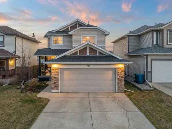 745 E Fairways Grn NW, Airdrie, AB T4B 3E6