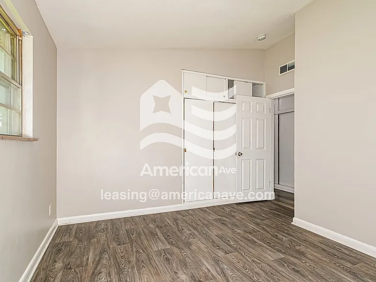 908179_007_main_bedroom_8.jpg