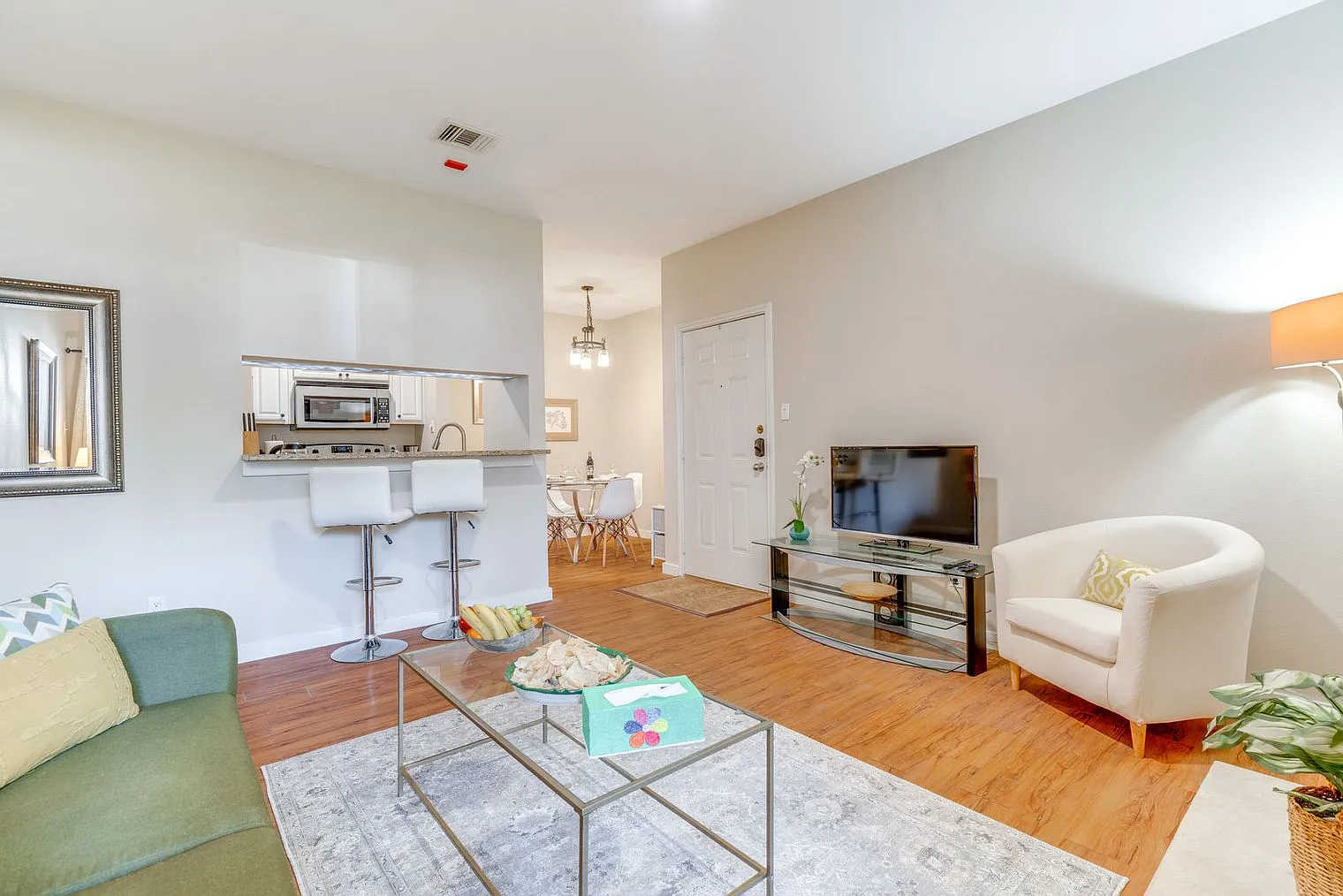 1 bed, 1.0 bath, 656 sqft, $2,322 — Photo 4