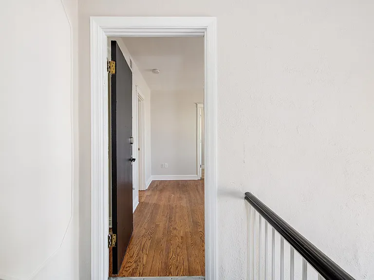 Oakview Apartments — Photo 10