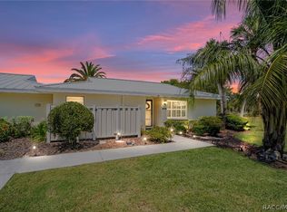 11364 W Bayshore Dr, Crystal River, FL 34429