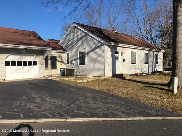 17A Plaza Del Campillo #1000, Freehold, NJ 07728