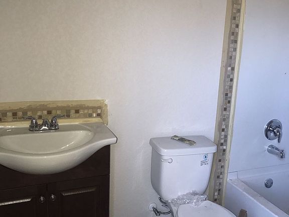 2nd image of 211 Carranza St