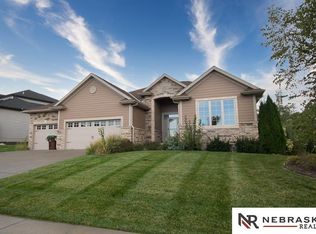 8523 Barkley Dr, Lincoln, NE 68526