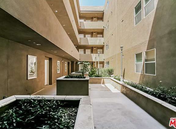 3rd image of 3636 Jasmine Ave Unit 404