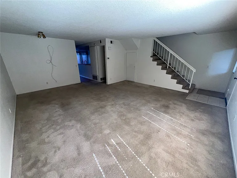 1435 Westmont Dr — Photo 4