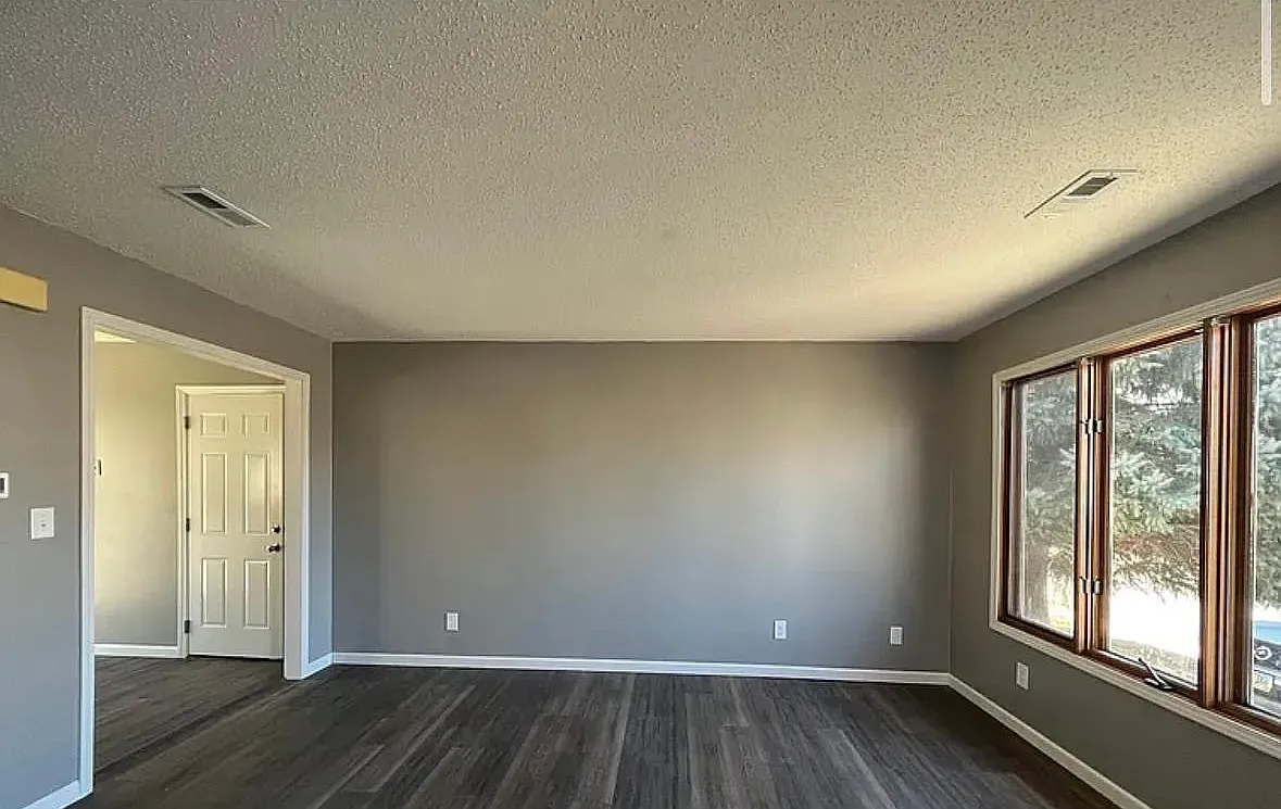3 bed, 1500 sqft, $1,600 — Photo 2