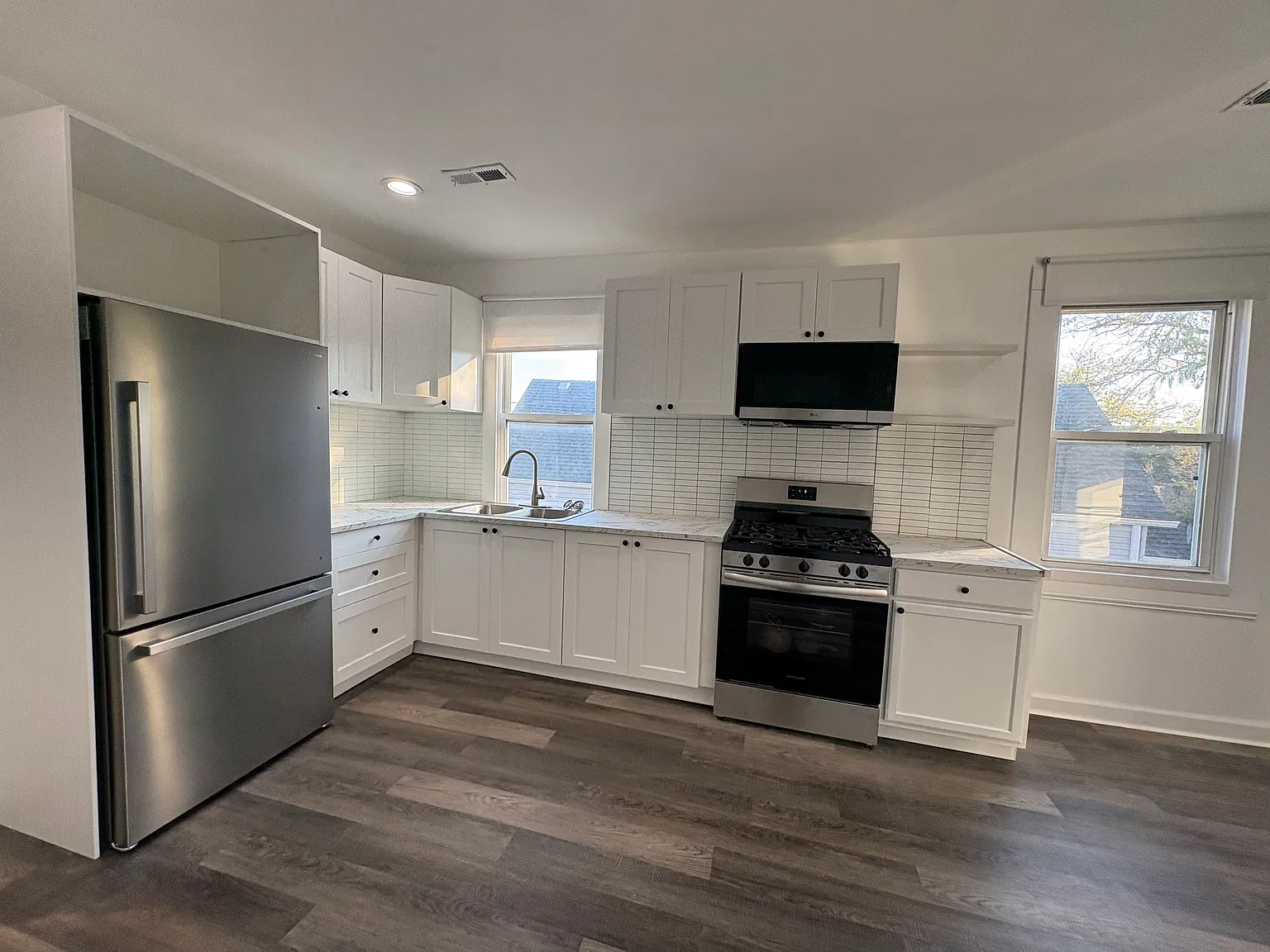 3 bed, 1000 sqft, $1,650 — Photo 2