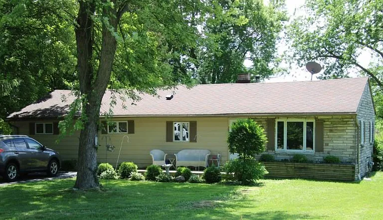 3033 Stardust Dr — Photo 1