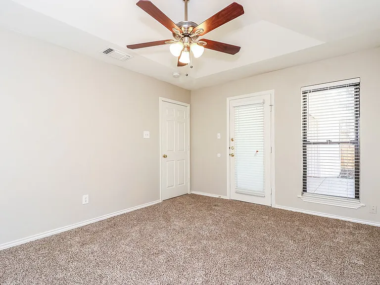3816 Ashley Ln — Photo 10
