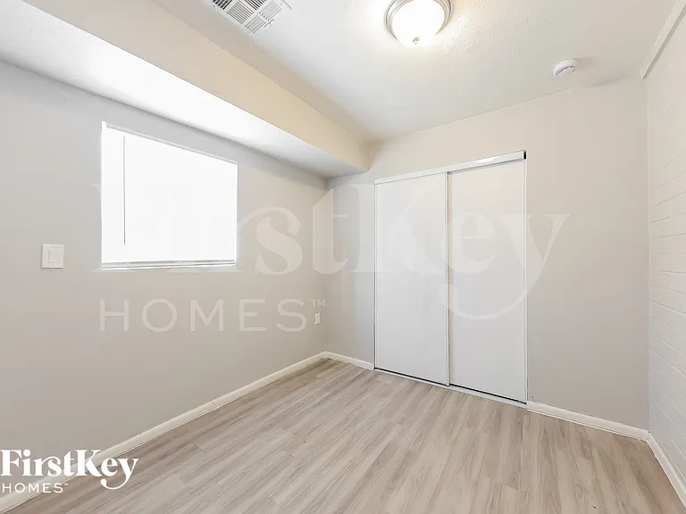 3816 W Northern Ave — Photo 13