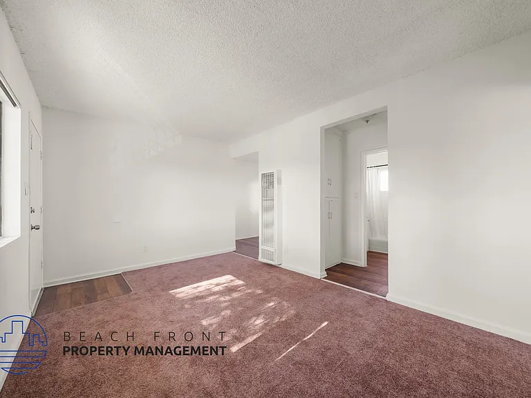 211 W G St — Photo 11