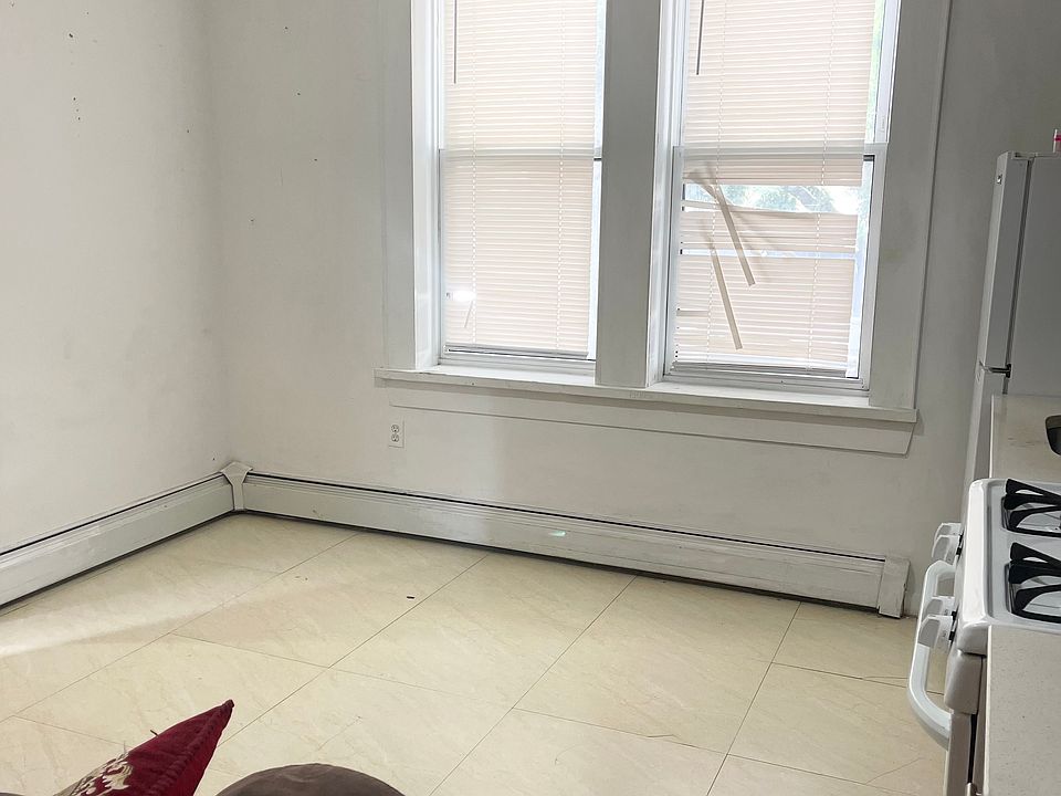 2nd image of 9738 42nd Ave APT 1