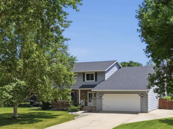 1426 23rd St S, Fargo, ND 58103