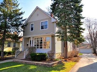 93 Lincoln Ave, Riverside, IL 60546