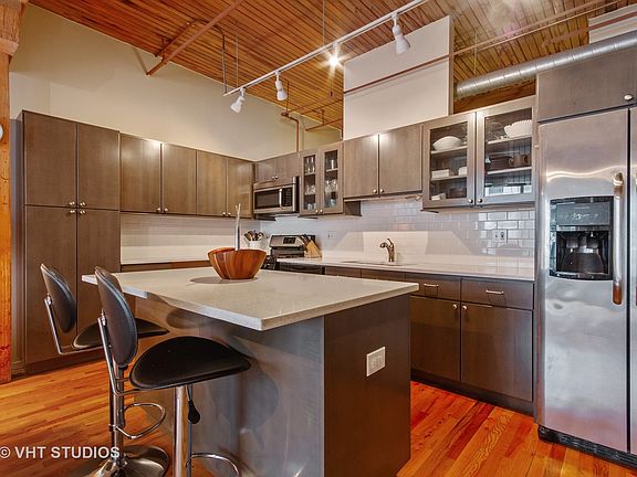 4th image of 550 N Kingsbury St APT 509