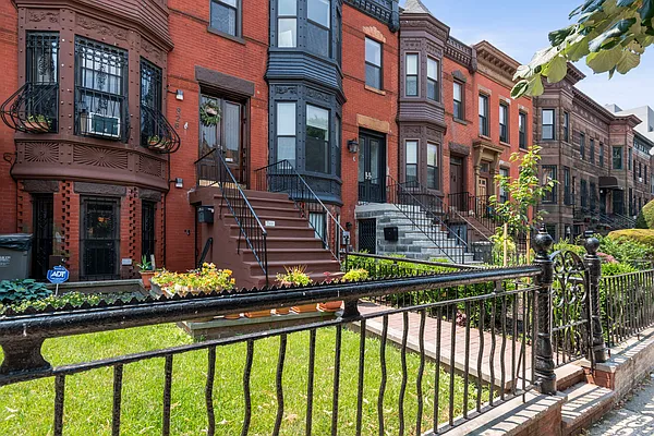 Sold by Douglas Elliman | media 17