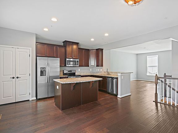 3rd image of 708 Apple Orchard Dr