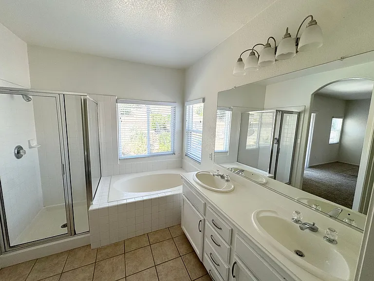 4132 Grandview Dr — Photo 24