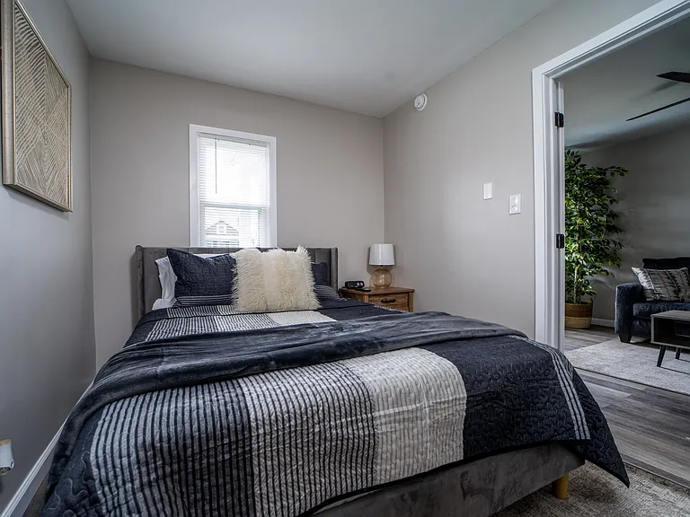 2117 Highland Ave — Photo 2
