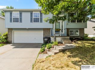 17737 Edna St, Omaha, NE 68136