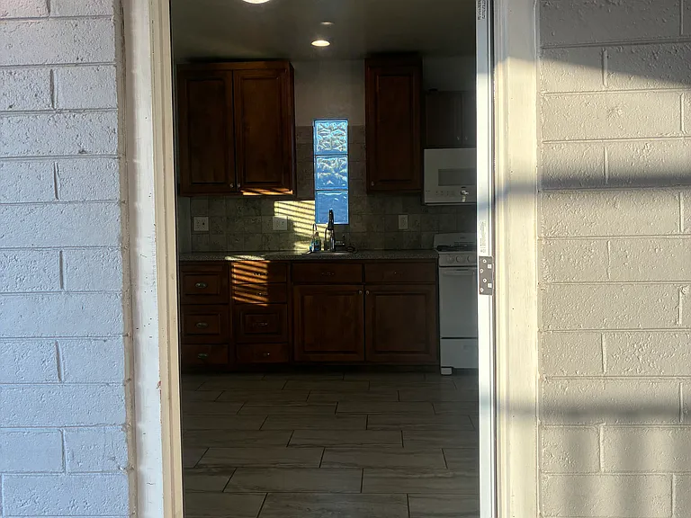 2336 W Orange Dr #C — Photo 2